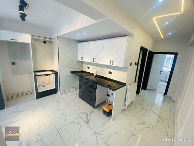 FURKAN EMLAKTAN ÇİFTLİK MAH  2+1 1.KAT 100M2 İÇİ FULL YAPILI BALKONLU AMERİKAN MUTFAK FIRSAT DAİRE - Görsel 4