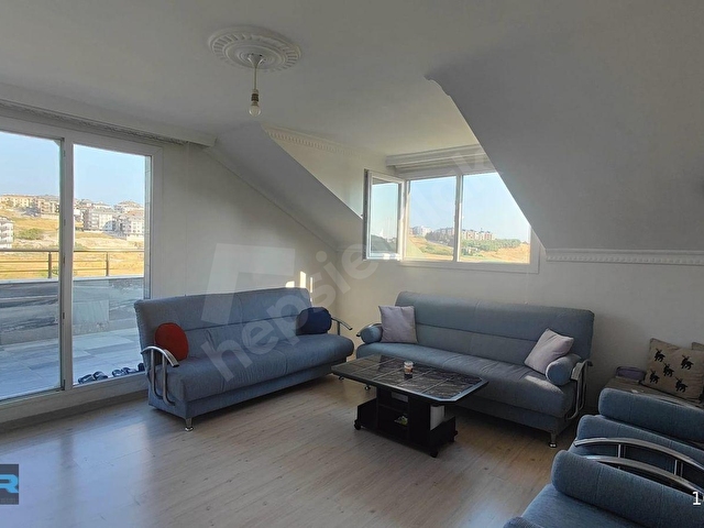 Kavaklı Yaşam Vadisinde Deniz Manzaralı Eşyalı Kiralık 2+1