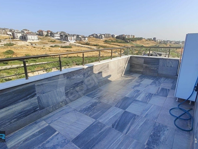 Kavaklı Yaşam Vadisinde Deniz Manzaralı Eşyalı Kiralık 2+1 - Görsel 2