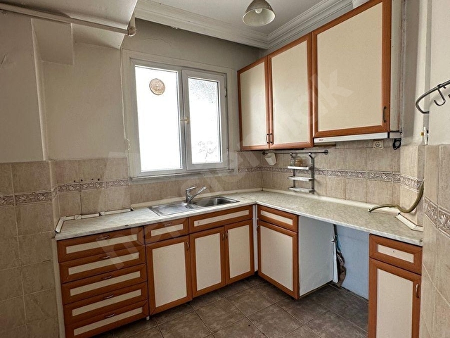 KADIKÖY YELDEĞİRMENİNDE DENİZ GÖREN KÖŞE KONUMLU 3+1 SATILIK DAİRE - Görsel 2