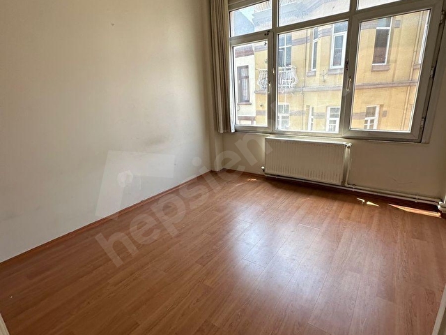 KADIKÖY YELDEĞİRMENİNDE DENİZ GÖREN KÖŞE KONUMLU 3+1 SATILIK DAİRE - Görsel 5