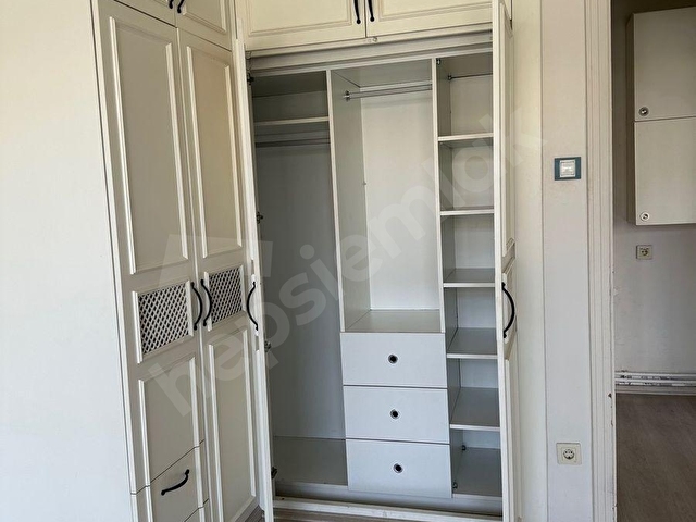 KADIKÖY YELDEĞİRMENİNDE DENİZ GÖREN KÖŞE KONUMLU 3+1 SATILIK DAİRE - Görsel 21