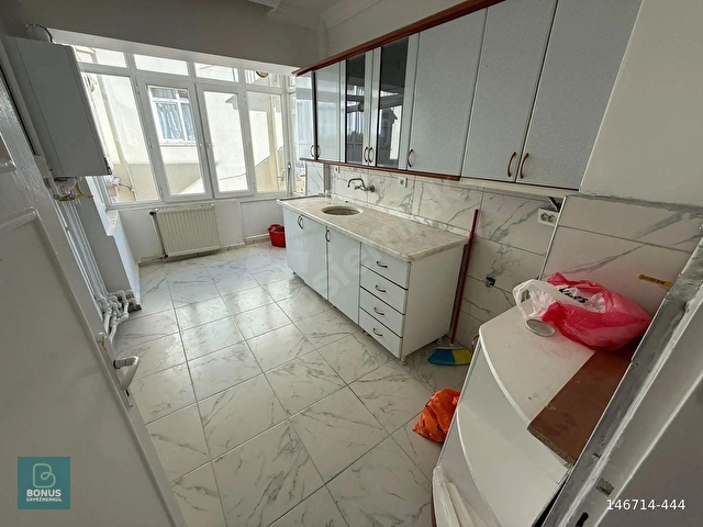 SOKULLUDA AİLE BİNASINDA YENİLENMİŞ BAKIMLI AYDINLIK DAİRE - Görsel 9