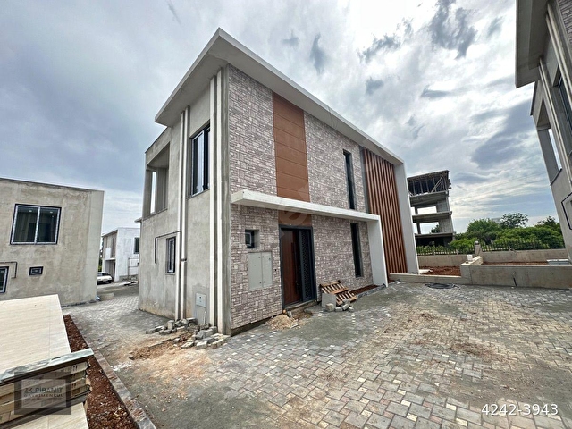 DAVULTEPE’de 75.YIL MAHALLESİNDE SATILIK 5+1+KİLER ve G.O 207 m2 MUHTEŞEM SIFIR LÜKS VİLLA !!! - Görsel 3