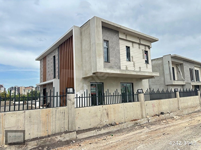 DAVULTEPE’de 75.YIL MAHALLESİNDE SATILIK 5+1+KİLER ve G.O 207 m2 MUHTEŞEM SIFIR LÜKS VİLLA !!!
