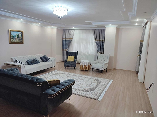 MEVSİM EMLAKTAN GÖLBAŞINDA 240 m2 SATILIK 3+1 DAİRE PARK CEPHELİ
