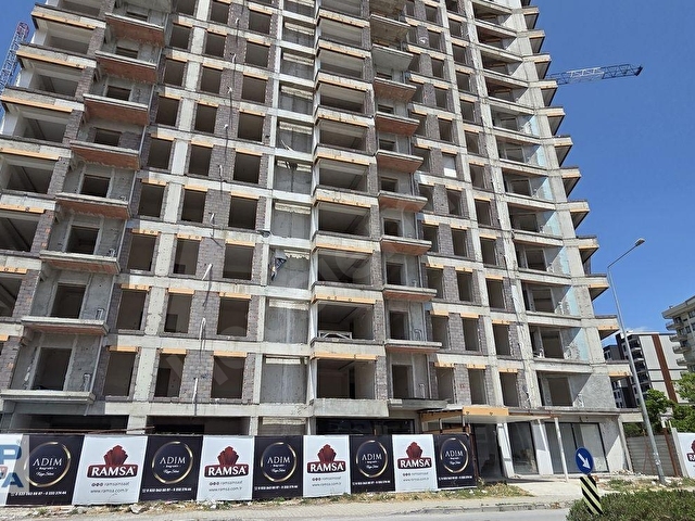 Ramsa Adım Kaya Sitesinde Caddeye Bakan Orta Blok 3. KAT