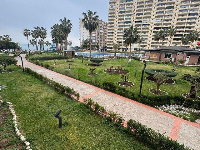 LİPARİS 5 SİTESİN DE YÜKSEK GİRİŞ DENİZE SIFIR HAVUZLU AQUPARKLI