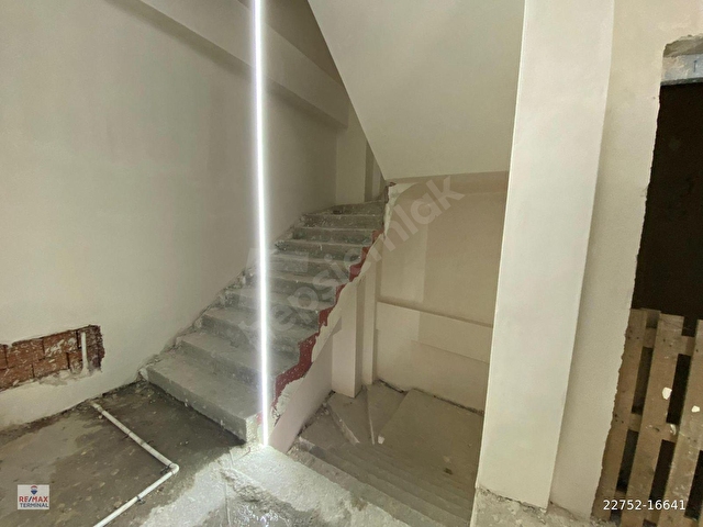 REMAX M ÇABUK ÇEKMEKÖY MADENLER MEVKİİNDE ŞİLE OTOBANI CEPHELİ KİRALIK 260M2 DEPOLU DÜKKAN - Görsel 13