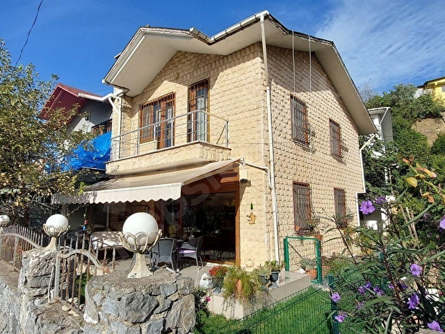 Beykoz Riva Merkezde Doğa Sitesinde Satılık 3+1 Dubleks Villa