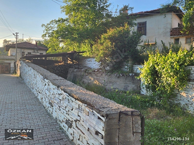 KAVAKLIDERE MERKEZİNDE SATILIK MÜSTAKİL EV VE ARSASI