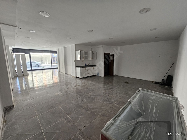 Merkezi Konumda 150m² Düz Ayak Geniş Kullanımlı Kiralık Dükkan - Görsel 3