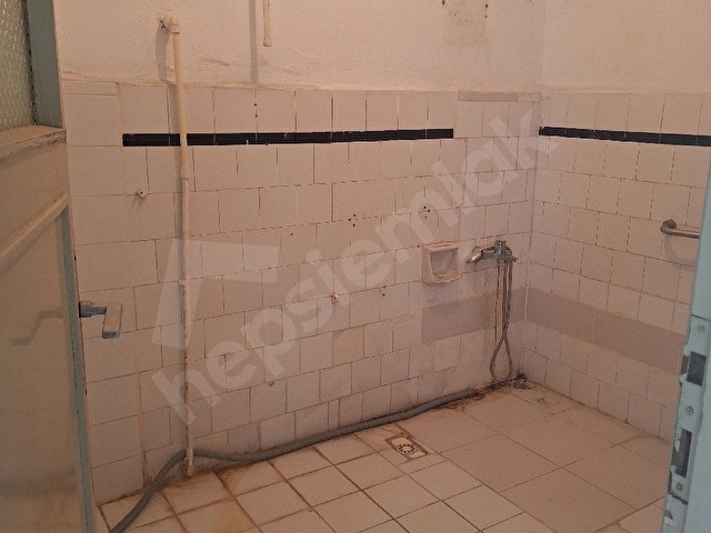 Emek emlaktan teyyaredüzü mah Kiralık doğalgazlı üçüncü kat daire iki yatak odası salon mutfak şek. - Görsel 5