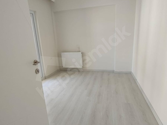 NİLÜFER BALKANDA BULVARA YÜRÜME MESAFESİNDE ARA KAT SİTE İÇİ 3+1 - Görsel 3