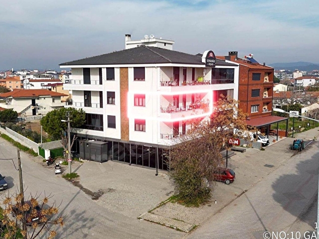 NO:10 GAYRİMENKUL’DEN – MERKEZİ KONUM, SAHİL YOLU ÜZERİ, ARA KAT KÖŞE 3+1 AÇIK MUTFAK
