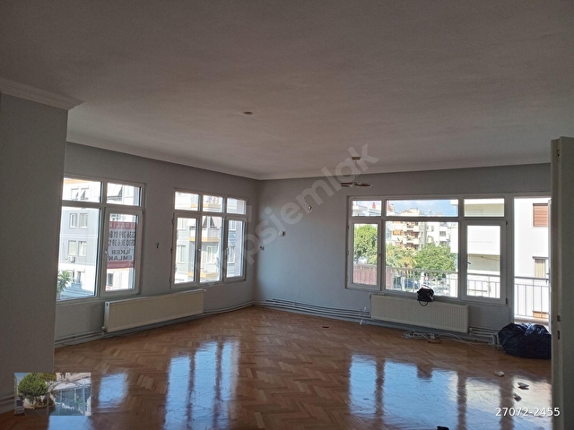 BOSTANLI MERKEZDE SAHİLE ÇOK YAKIN 4oda salon - Görsel 4
