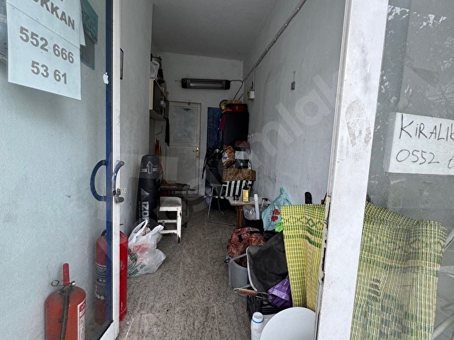 4 Yol ağzı ışıklar Boş dükkan depo - Görsel 2