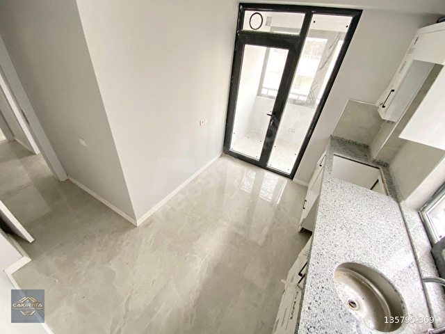 Bandırma 600 Evler Mah Köşe Başı 2+1 Ara Kat Satılık Daire - Görsel 3