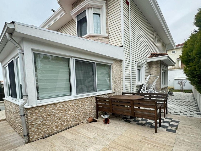 GÜZELŞEHİR SİTESİ 5+2 250 M2 YAPILI VİLLA