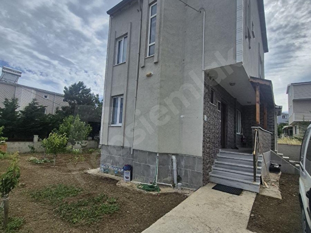 TEKİRDAĞDA DENİZE 750 METRE MESAFEDE YAZLIK VİLLA
