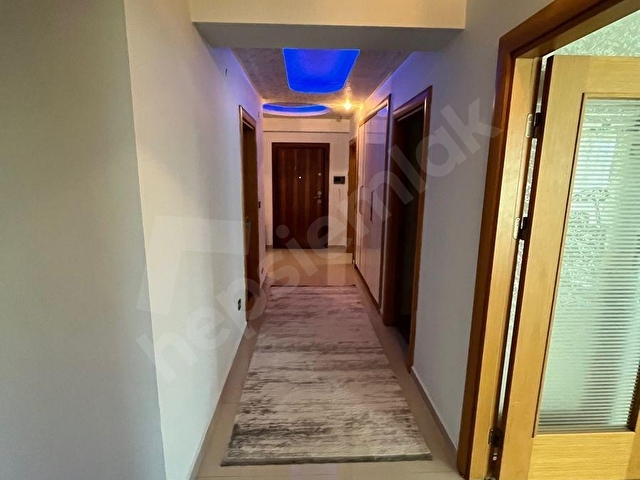 Bayraklı cadde üzeri geniş büyük daire isteyene satılık 185m2 daire - Görsel 11