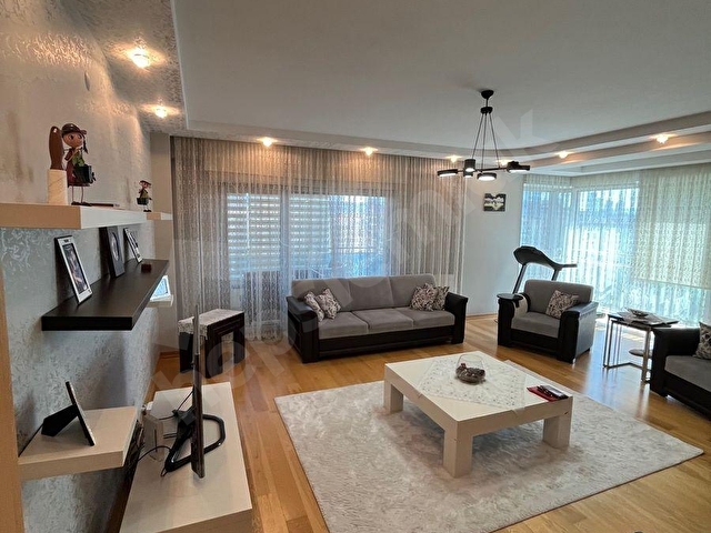 Bayraklı cadde üzeri geniş büyük daire isteyene satılık 185m2 daire - Görsel 25