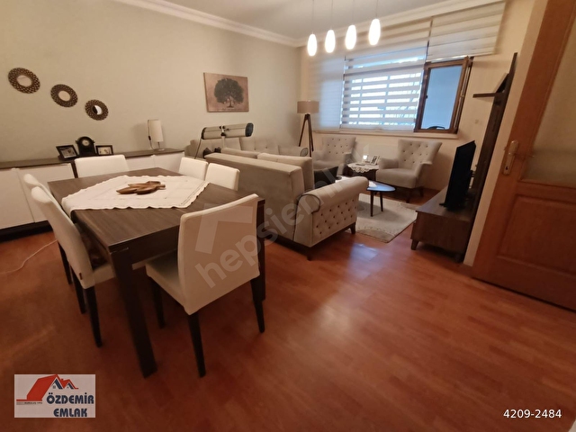 EMEK ÖZDEMİR EMLAKTAN GENÇ BİNADA ASANSÖRLÜ KOMBİLİ 3+1