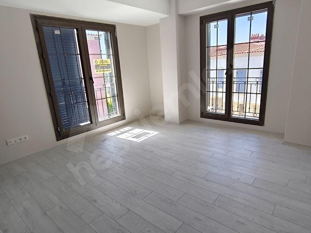 ÇANAKKALE MERKEZ ÇINARLI DENİZ MANZARALI SATILIK 5+1 VİLLA - Görsel 15