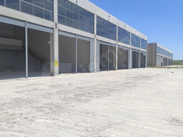 YATIRIMLIK FIRSAT . ERSANKOP SANAYİ SİTESİNDE SATILIK D TİPİ 400+350 m² TOPLAM 750 m² İMALATHANE - Görsel 5