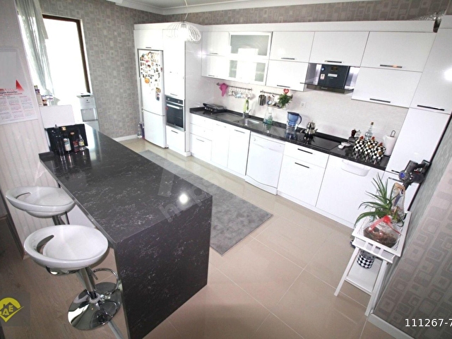 Cadde Uzeri Havuz Genis Peyzaj Ada Mutfak Market Yakini 111267 749 Hurriyet Emlak