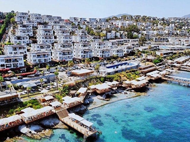 Denize Sıfır Site İçerisinde Satılık Bahçeli 3+1
