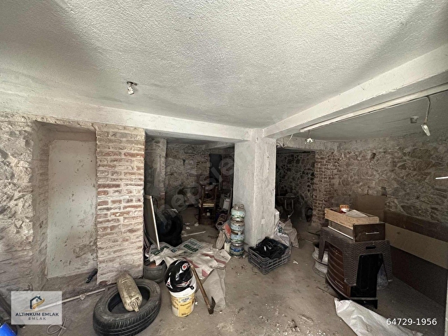 Ayvalıkta çarşının içinde merkezi konumda satılık Rum evi - Görsel 13