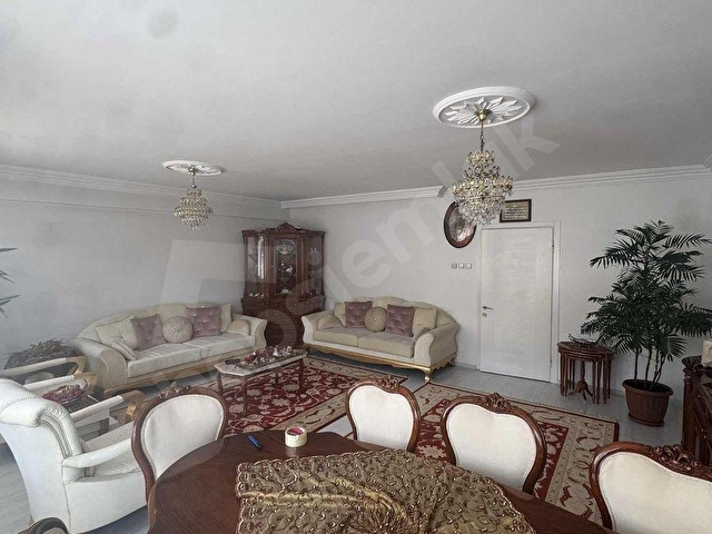 ÇAM GAYRİMENKULDEN ALBAYRAK CADDESİNDE 270M2 İÇİ YAPILI DAİRE - Görsel 3