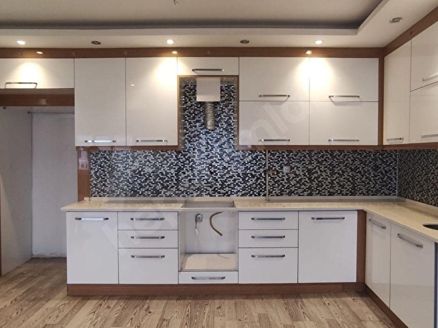 REMAX MODEL DEN LISE CADDESINDE 3+1 KIRALIK DAIRE - Görsel 2