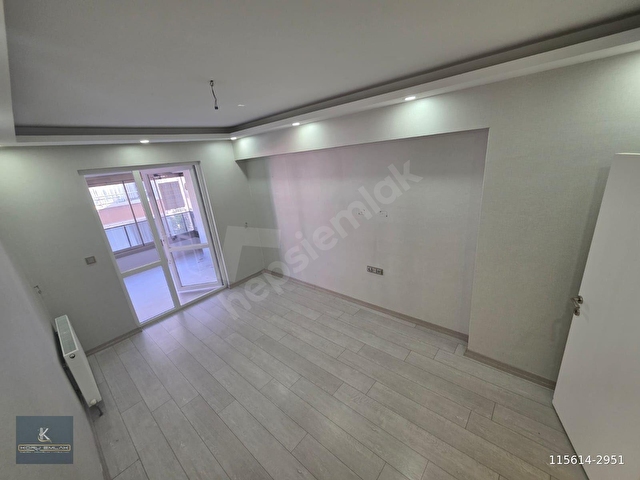 ÇAMBAŞI CADDESİ NE KOMŞU 3+1 FULL YAPILI ÖZENLE TASARLANMIŞ - Görsel 12