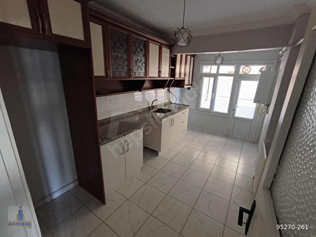 MARMARAYA YÜRÜME MESAFESİNDE KİRALIK GENİŞ 2+1 ARA KAT BALKONLU - Görsel 7