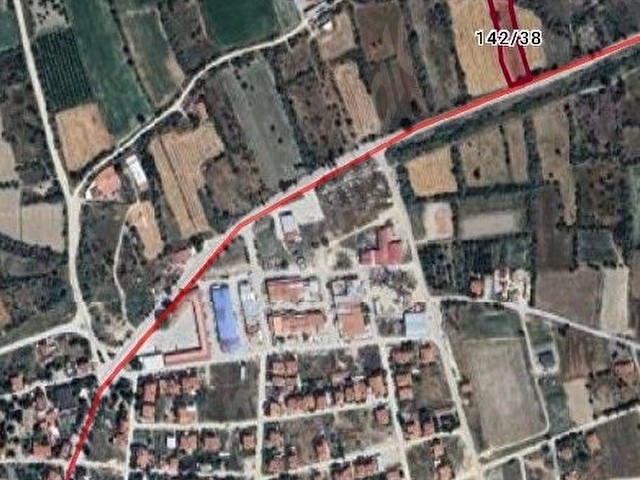 ANA ASFALTA CEPHE, MERKEZE YAKIN ARAZİ - Görsel 2