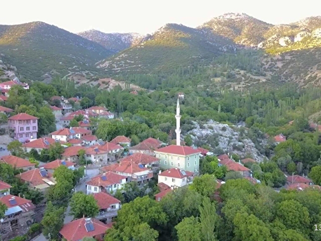 BURDUR MERKEZ KARTALPINARDA YOLA CEPHE, SU VE ELEKTRİK HAZIR