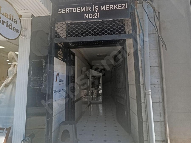 Konak GaziBulvarı Üzerinde Asansörlü İş Merkezinde Fırsat - Görsel 12