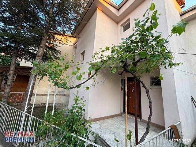UĞUR MUMCU MAHALLESİ DETÇA 1 SİTESİNDE KİRALIK MÜSTAKİL EV