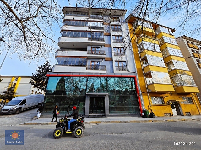 »GARANTİ EMLAKTAN ŞEHİR MERKEZİNDE, 300 m² EMSALSİZ BİR DÜKKAN« - Görsel 4