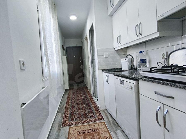 GÜMÜLDÜR SAHİLDE 1+1 50 M2 SATILIK ARA KAT DAİRE - Görsel 12