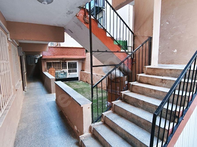 GÜMÜLDÜR SAHİLDE 1+1 50 M2 SATILIK ARA KAT DAİRE - Görsel 4