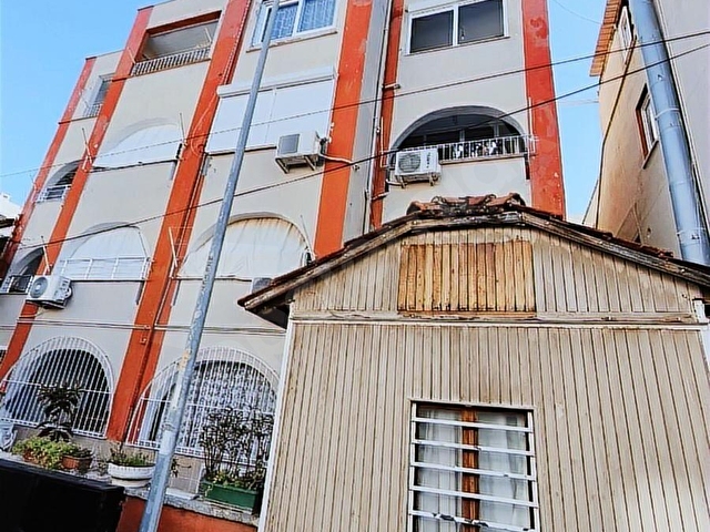 GÜMÜLDÜR SAHİLDE 1+1 50 M2 SATILIK ARA KAT DAİRE - Görsel 2