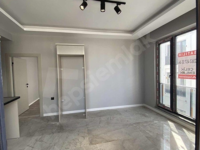 ÇELİK EMLAKTAN KÖRFEZ MAHALLESİ ULAŞIMA YAKIN LÜX 1+1 DAİRE - Görsel 15