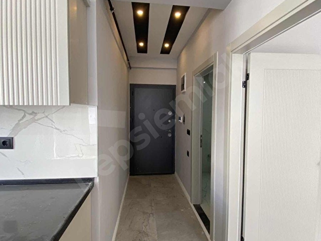 ÇELİK EMLAKTAN KÖRFEZ MAHALLESİ ULAŞIMA YAKIN LÜX 1+1 DAİRE - Görsel 9