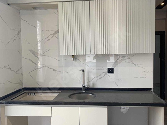 ÇELİK EMLAKTAN KÖRFEZ MAHALLESİ ULAŞIMA YAKIN LÜX 1+1 DAİRE - Görsel 17