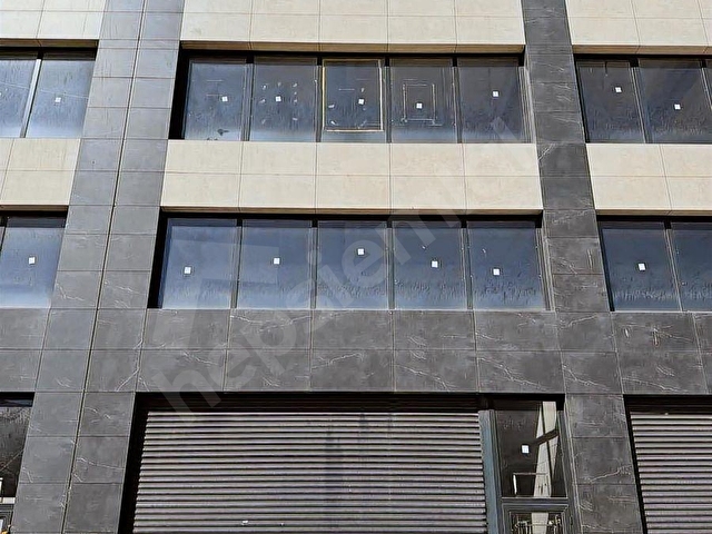 İVEDİĞİN GİRİŞİNDE SEÇKİN POMPA ARKASI KİRALIK 750 M2 DÜKKAN
