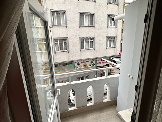 Küçükköy meydana yakın balkonlu temiz daire - Görsel 4