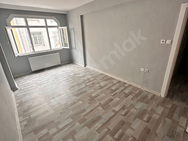 Küçükköy meydana yakın balkonlu temiz daire - Görsel 13